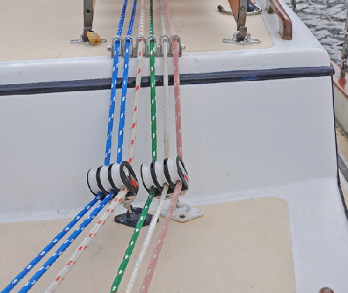 Coachroofblocks carry the lines up and over the raised deck to the cockpit.