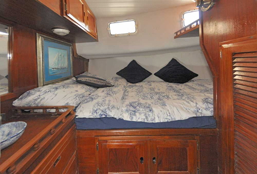 The port cabin was a very silly layout with a removatble section that meant the bed was only  19" inches wide. It is now a double.