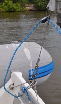 The stern strop, showing the securing wire when the dinghy is in position. 